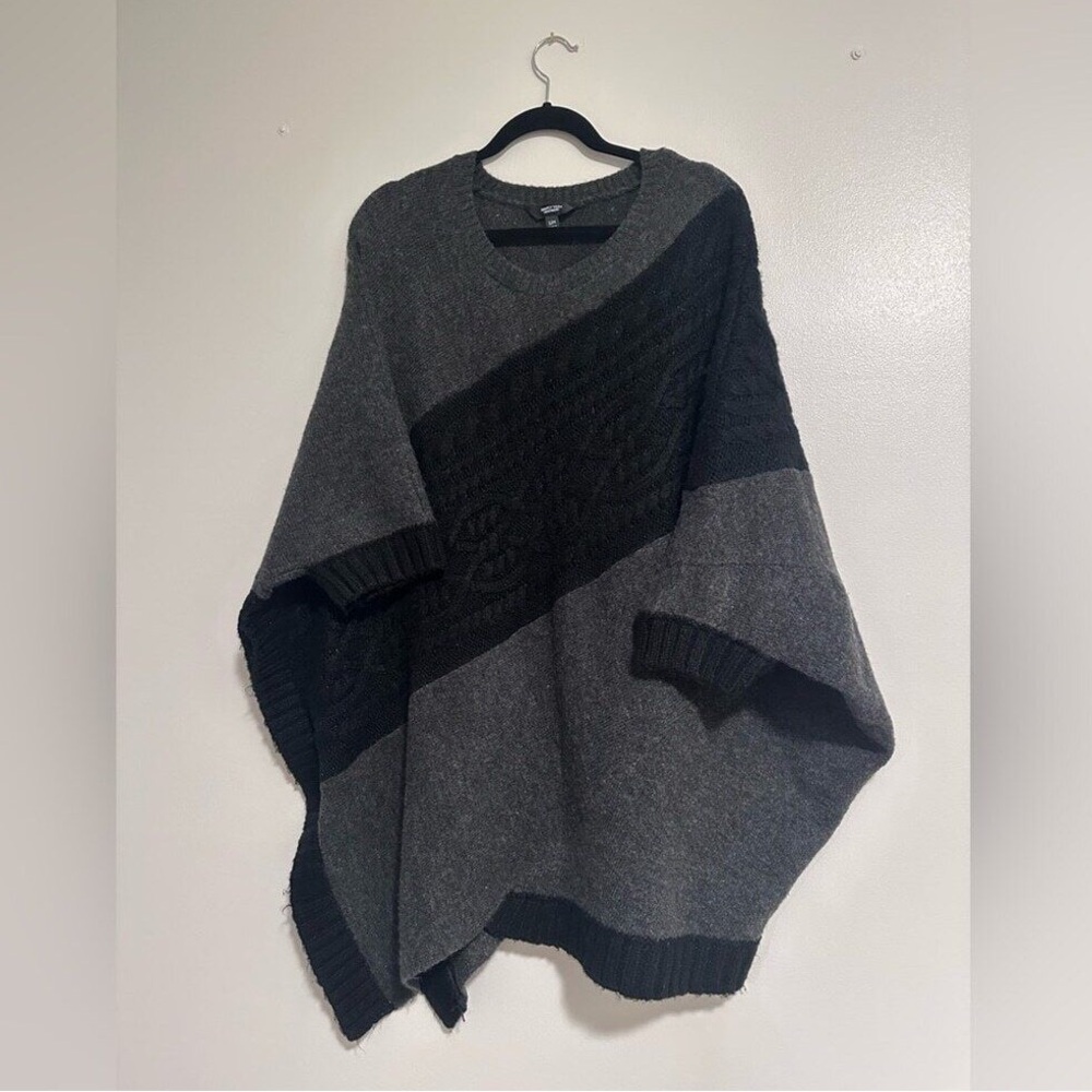 Women’s Small Simply Vera Wang Gray and Black Color-Blocked Shawl